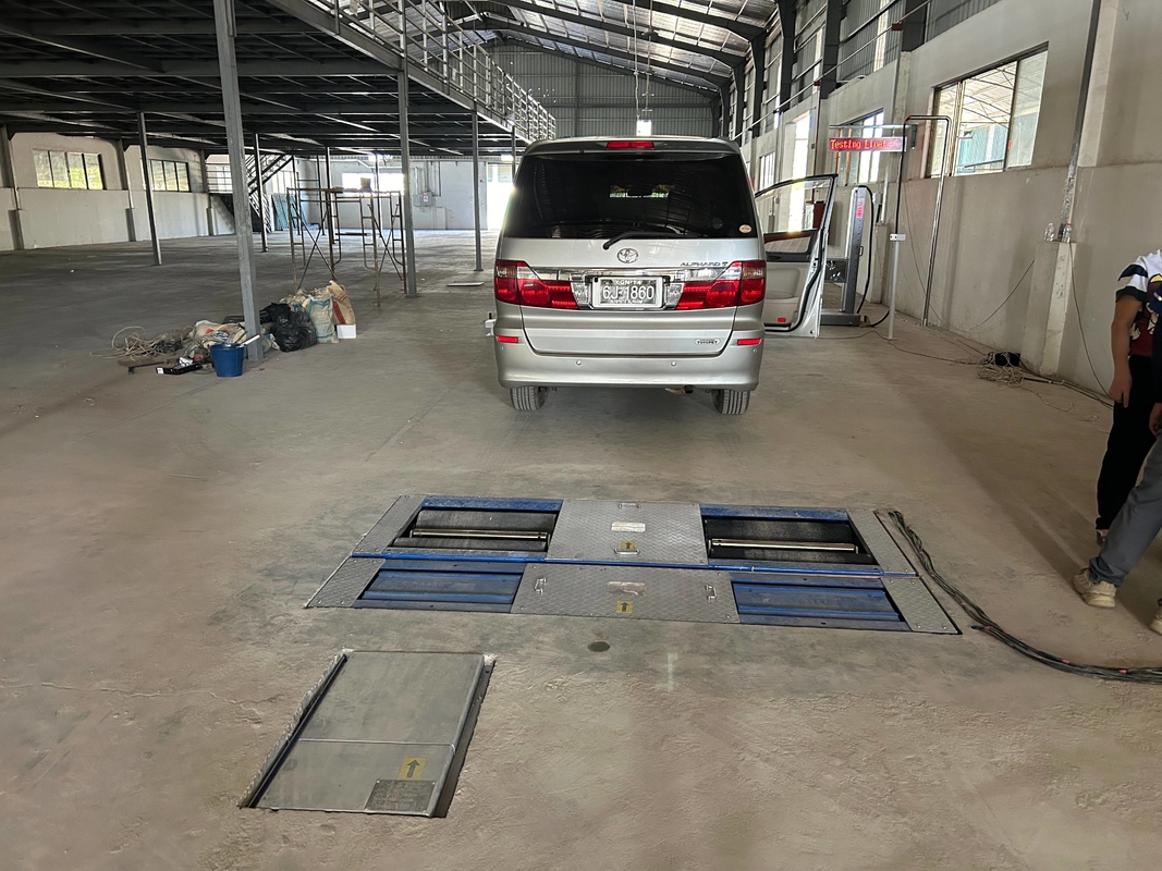 Kombo Roller 4 In 1 Vehicle Test Line Set Roller Brake Tester dengan beban poros sidelip tester Suspensi tes