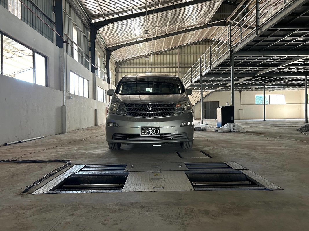 Kombo Roller 4 In 1 Vehicle Test Line Set Roller Brake Tester dengan beban poros sidelip tester Suspensi tes